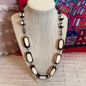 Elegant Brown and Cream Necklace